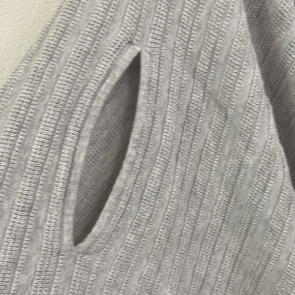 Lululemon Forward Flow Poncho
Heathered Core Ultra Light Grey (Second Release) - Picture 8 of 10
